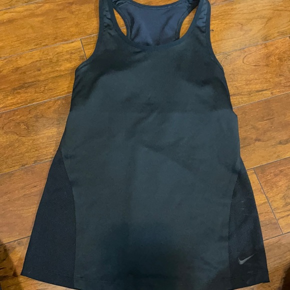 Nike Tank w/ bra insert - Picture 1 of 2